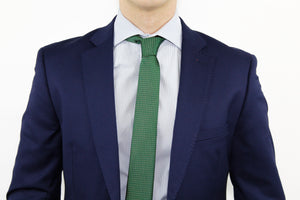 Gravata verde de bolinhas brancas